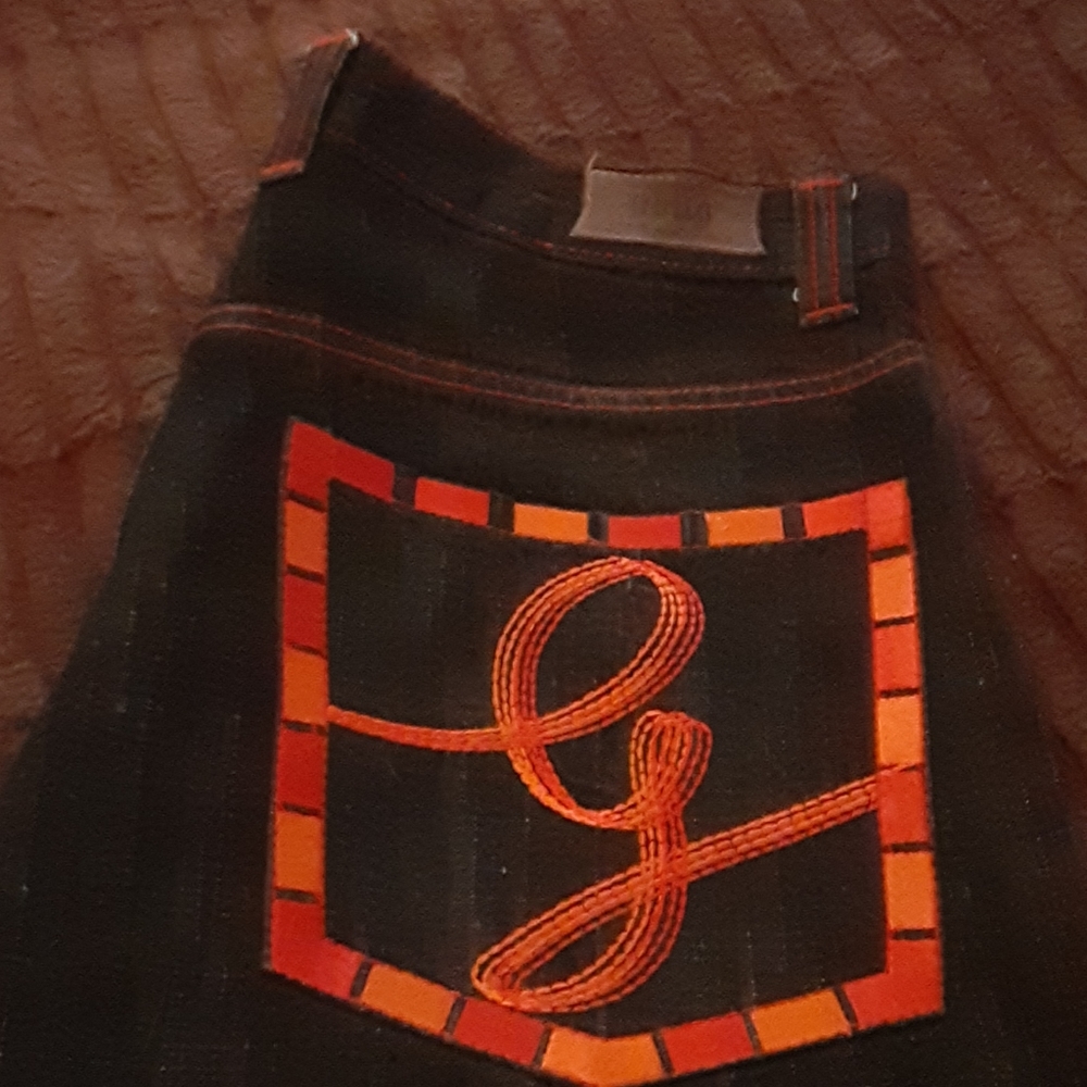 Shorts - Picture 2 of 3
